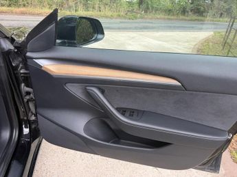 TESLA Model 3 (Dual Motor) Performance Saloon 4dr Electric Auto 4WDE (Performa