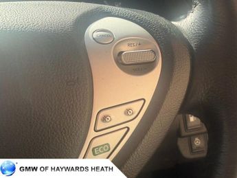 NISSAN LEAF 30kWh Tekna Hatchback 5dr Electric Auto (109 bhp)