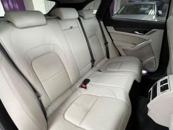 JAGUAR F-PACE 2.0 D200 MHEV S SUV 5dr Diesel Auto AWD Euro 6 (s/s) (204 ps)