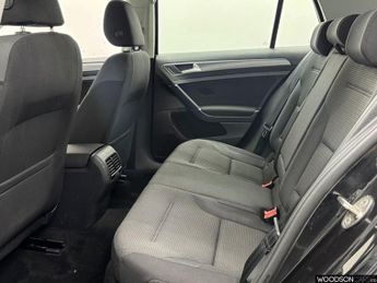 VOLKSWAGEN E-GOLF 35.8kWh e-Golf Hatchback 5dr Electric Auto (136 ps)