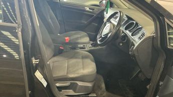 VOLKSWAGEN E-GOLF 35.8kWh e-Golf Hatchback 5dr Electric Auto (136 ps)