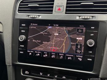 VOLKSWAGEN E-GOLF 35.8kWh e-Golf Hatchback 5dr Electric Auto (136 ps)