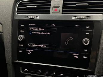 VOLKSWAGEN E-GOLF 35.8kWh e-Golf Hatchback 5dr Electric Auto (136 ps)
