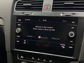 VOLKSWAGEN E-GOLF 35.8kWh e-Golf Hatchback 5dr Electric Auto (136 ps)