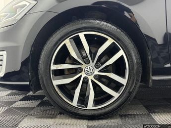 VOLKSWAGEN E-GOLF 35.8kWh e-Golf Hatchback 5dr Electric Auto (136 ps)