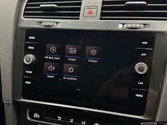 VOLKSWAGEN E-GOLF 35.8kWh e-Golf Hatchback 5dr Electric Auto (136 ps)