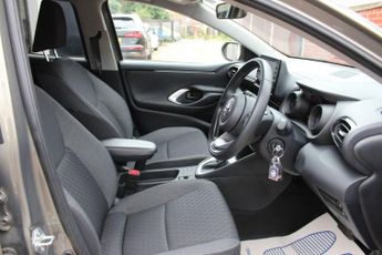 TOYOTA YARIS 1.5 VVT-h Design Hatchback 5dr Petrol Hybrid E-CVT Euro 6 (s/s) 