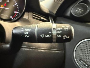 LAND ROVER RANGE ROVER EVOQUE 2.2 SD4 Dynamic SUV 5dr Diesel Auto 4WD Euro 5 (s/s) (190 ps)