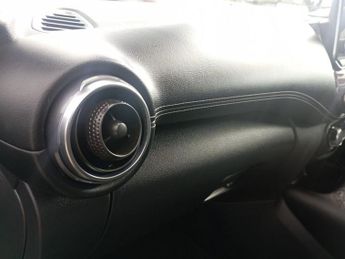 NISSAN JUKE 1.0 DIG-T N-Connecta SUV 5dr Petrol DCT Auto Euro 6 (s/s) (114 p