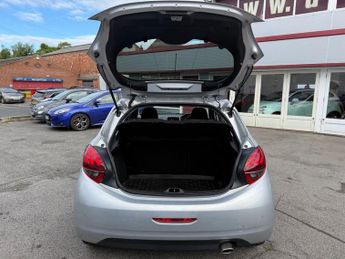 PEUGEOT 208 1.6 BlueHDi GT Line Hatchback 5dr Diesel Manual Euro 6 (100 ps)