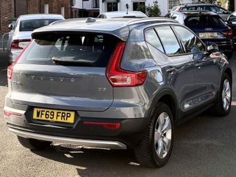 VOLVO XC40 2.0 D3 Momentum Pro SUV 5dr Diesel Auto Euro 6 (s/s) (150 ps)