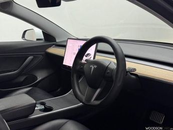 TESLA Model 3 Standard Range Plus Saloon 4dr Electric Auto RWD (241 bhp)