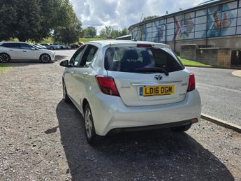 TOYOTA YARIS 1.5 VVT-h Icon Hatchback 5dr Petrol Hybrid E-CVT Euro 6 (Safety 