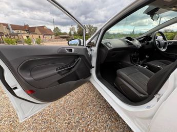 FORD FIESTA 1.0T EcoBoost Zetec Hatchback 5dr Petrol Manual Euro 6 (s/s) (10