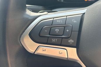 VOLKSWAGEN GOLF 1.5 eTSI MHEV Life Hatchback 5dr Petrol Hybrid DSG Euro 6 (s/s) 