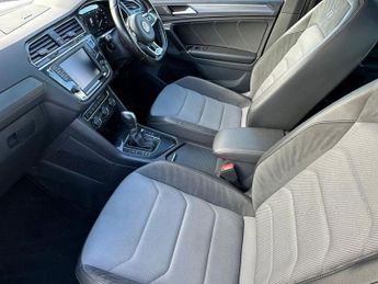 VOLKSWAGEN TIGUAN 2.0 TDI BlueMotion Tech R-Line SUV 5dr Diesel DSG Euro 6 (s/s) (