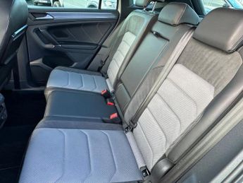 VOLKSWAGEN TIGUAN 2.0 TDI BlueMotion Tech R-Line SUV 5dr Diesel DSG Euro 6 (s/s) (