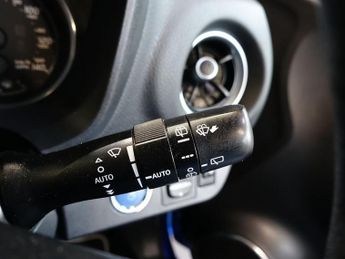 TOYOTA YARIS 1.5 VVT-h Y20 Bi-tone Hatchback 5dr Petrol Hybrid E-CVT Euro 6 (