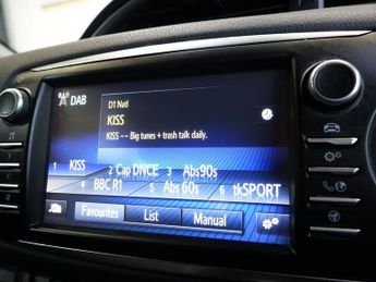 TOYOTA YARIS 1.5 VVT-h Y20 Bi-tone Hatchback 5dr Petrol Hybrid E-CVT Euro 6 (