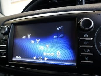 TOYOTA YARIS 1.5 VVT-h Y20 Bi-tone Hatchback 5dr Petrol Hybrid E-CVT Euro 6 (