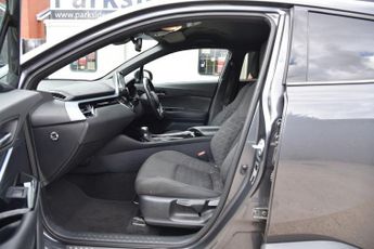 TOYOTA C-HR 1.8 VVT-h GPF Design SUV 5dr Petrol Hybrid CVT Euro 6 (s/s) (122