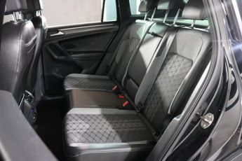 VOLKSWAGEN TIGUAN 2.0 TDI R-Line SUV 5dr Diesel DSG 4Motion Euro 6 (s/s) (200 ps)
