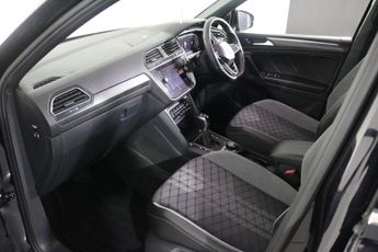 VOLKSWAGEN TIGUAN 2.0 TDI R-Line SUV 5dr Diesel DSG 4Motion Euro 6 (s/s) (200 ps)