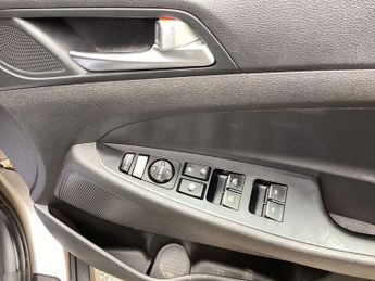 HYUNDAI TUCSON 1.6 GDi SE Nav SUV 5dr Petrol Manual Euro 6 (s/s) (132 ps)