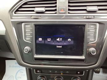 VOLKSWAGEN TIGUAN 1.4 TSI BlueMotion Tech SE Navigation SUV 5dr Petrol Manual Euro
