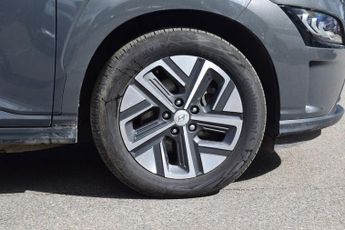 HYUNDAI KONA 39kWh Premium SUV 5dr Electric Auto (10.5kW Charger) (136 ps)