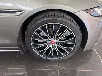 JAGUAR XE 2.0 D180 R-Dynamic S Saloon 4dr Diesel Auto Euro 6 (s/s) (180 ps