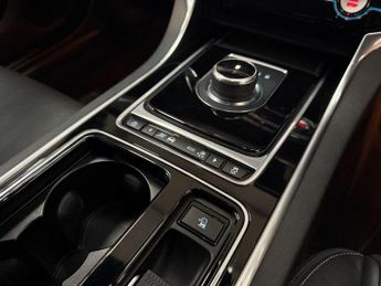 JAGUAR XF 2.0d R-Sport Saloon 4dr Diesel Auto Euro 6 (s/s) (180 ps)