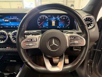 MERCEDES-BENZ GLB 1.3 GLB200 AMG Line (Premium) SUV 5dr Petrol 7G-DCT Euro 6 (s/s)