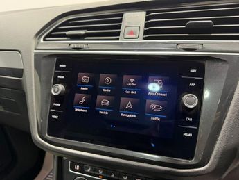 VOLKSWAGEN TIGUAN 2.0 TDI R-Line SUV 5dr Diesel DSG Euro 6 (s/s) (150 ps)