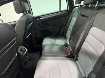 VOLKSWAGEN TIGUAN 2.0 TDI R-Line SUV 5dr Diesel DSG Euro 6 (s/s) (150 ps)