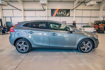 VOLVO V40 2.0 D4 R-Design Pro Hatchback 5dr Diesel Auto Euro 6 (s/s) (190 