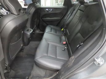 VOLVO XC60 2.0 T5 Momentum SUV 5dr Petrol Auto AWD Euro 6 (s/s) (250 ps)