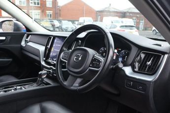 VOLVO XC60 2.0 T5 Momentum SUV 5dr Petrol Auto AWD Euro 6 (s/s) (250 ps)