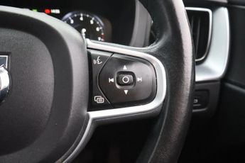 VOLVO XC60 2.0 T5 Momentum SUV 5dr Petrol Auto AWD Euro 6 (s/s) (250 ps)