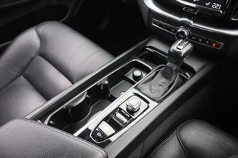 VOLVO XC60 2.0 T5 Momentum SUV 5dr Petrol Auto AWD Euro 6 (s/s) (250 ps)