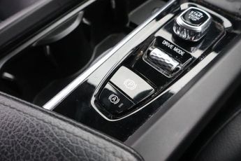 VOLVO XC60 2.0 T5 Momentum SUV 5dr Petrol Auto AWD Euro 6 (s/s) (250 ps)