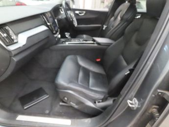 VOLVO XC60 2.0 T5 Momentum SUV 5dr Petrol Auto AWD Euro 6 (s/s) (250 ps)
