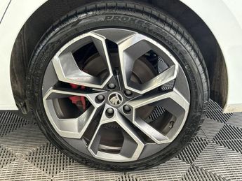 SKODA OCTAVIA 1.4 TSI iV 13kWh vRS Estate 5dr Petrol Plug-in Hybrid DSG Euro 6