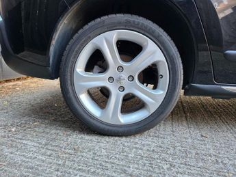 PEUGEOT 3008 1.6 HDi Allure SUV 5dr Diesel Manual Euro 5 (115 ps)