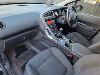 PEUGEOT 3008 1.6 HDi Allure SUV 5dr Diesel Manual Euro 5 (115 ps)