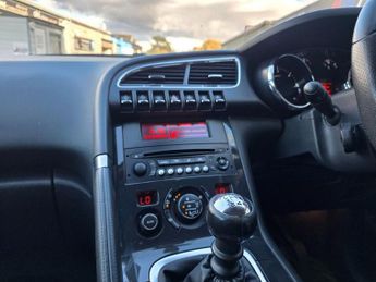 PEUGEOT 3008 1.6 HDi Allure SUV 5dr Diesel Manual Euro 5 (115 ps)
