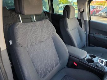 PEUGEOT 3008 1.6 HDi Allure SUV 5dr Diesel Manual Euro 5 (115 ps)