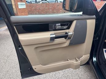 LAND ROVER DISCOVERY 4 3.0 SD V6 HSE SUV 5dr Diesel Auto 4WD Euro 5 (s/s) (255 bhp)