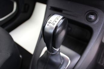 RENAULT CAPTUR 1.3 TCe ENERGY Iconic SUV 5dr Petrol EDC Euro 6 (s/s) (150 ps)