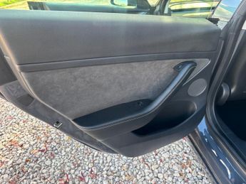 TESLA Model 3 (Dual Motor) Long Range Saloon 4dr Electric Auto 4WDE (346 ps)